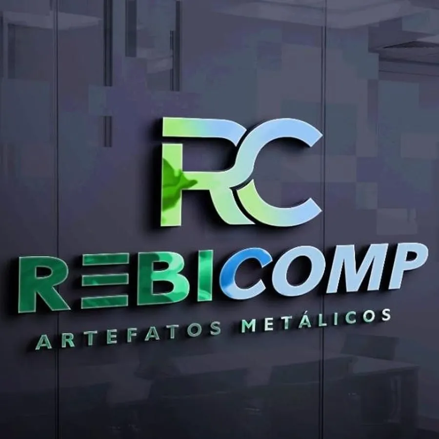 Fachada interna da Rebicomp, com a marca aplicada na parede de vidro do escritório